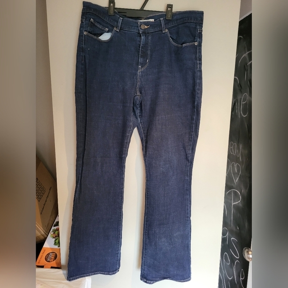 Levi Women Classic Bootcut  Denim Jeans Size 14  (34x32) - Picture 2 of 6